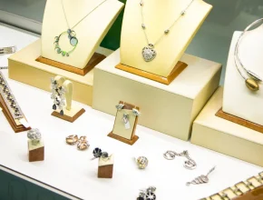 What Is The Safest Way To Send Jewellery From Pakistan To UK?