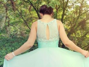 Excellent Tips for Accessorizing a Backless Dress